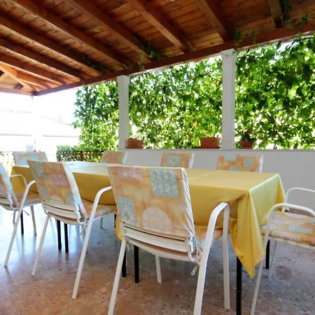 Triple 540e בית הארחה